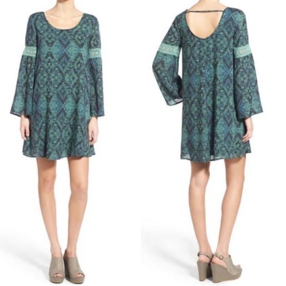 Sun & Shadow Dresses & Skirts - Sun & Shadow bell sleeve shift dress